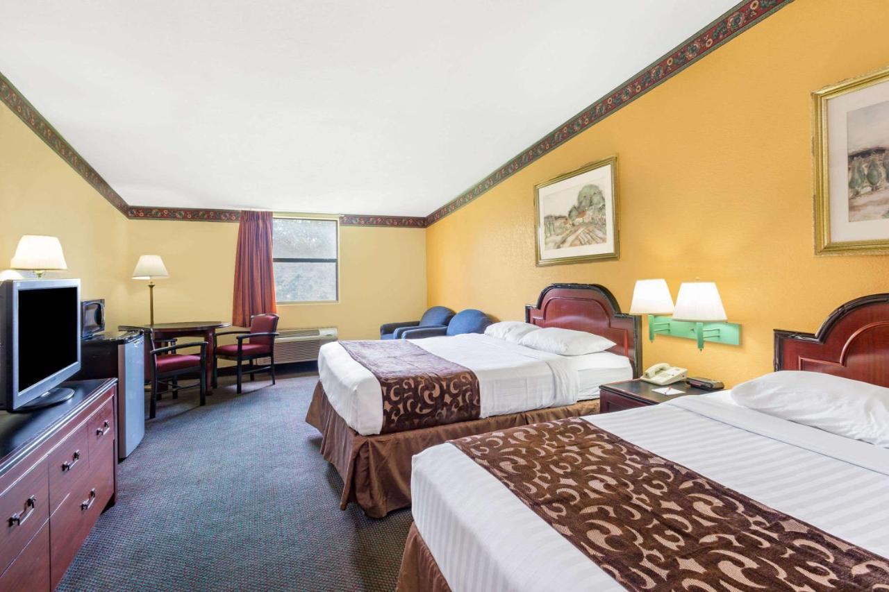 Howard Johnson By Wyndham Lake City Exteriér fotografie