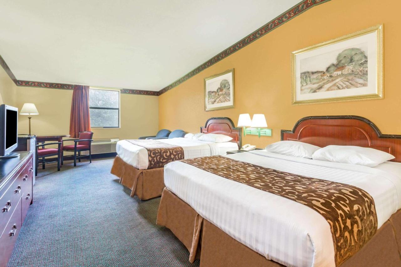 Howard Johnson By Wyndham Lake City Exteriér fotografie