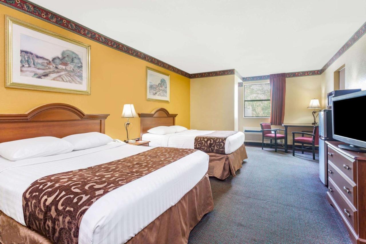 Howard Johnson By Wyndham Lake City Exteriér fotografie