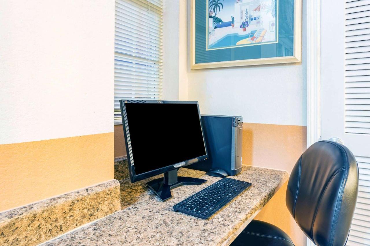 Howard Johnson By Wyndham Lake City Exteriér fotografie