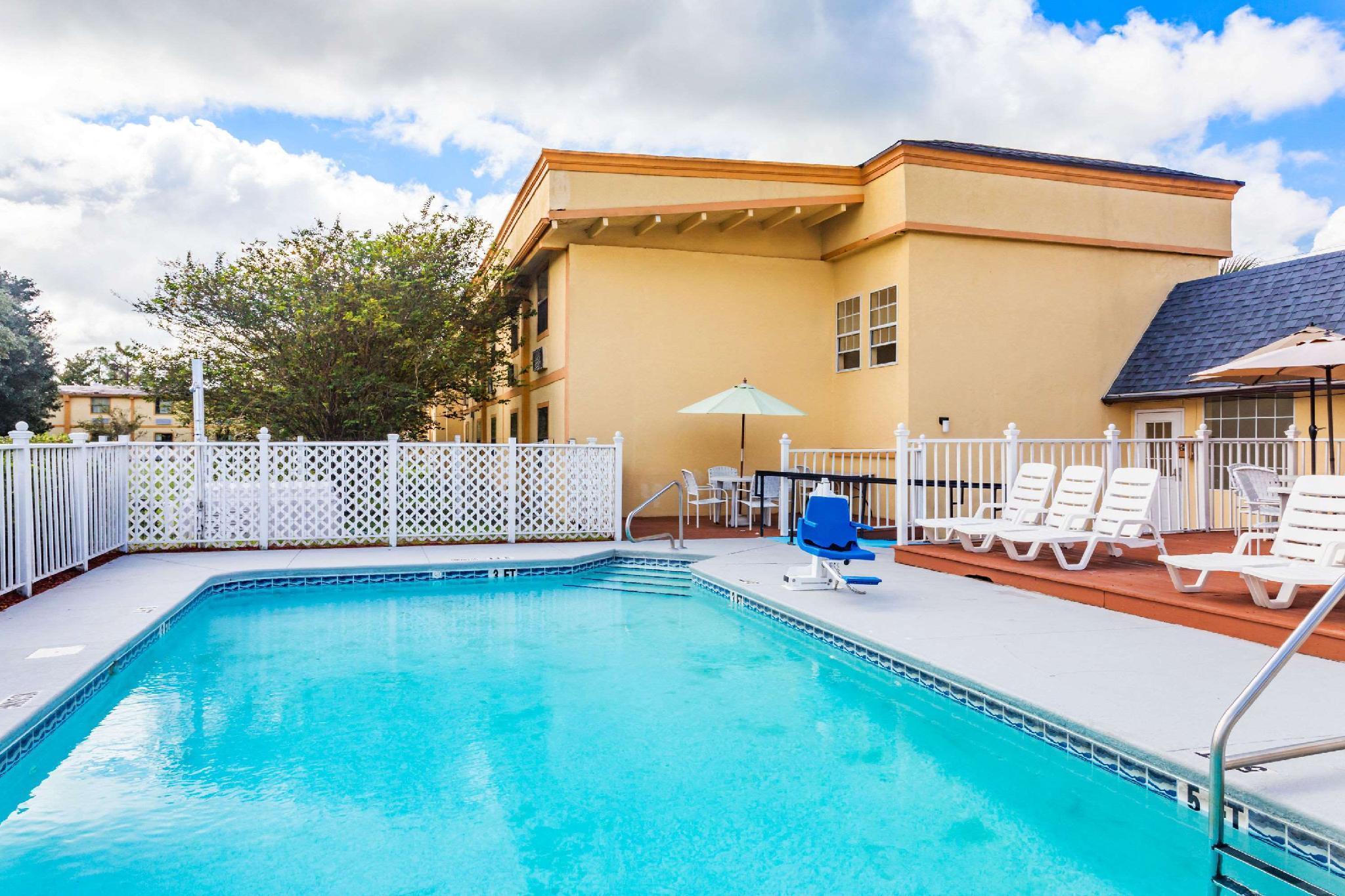 Howard Johnson By Wyndham Lake City Exteriér fotografie
