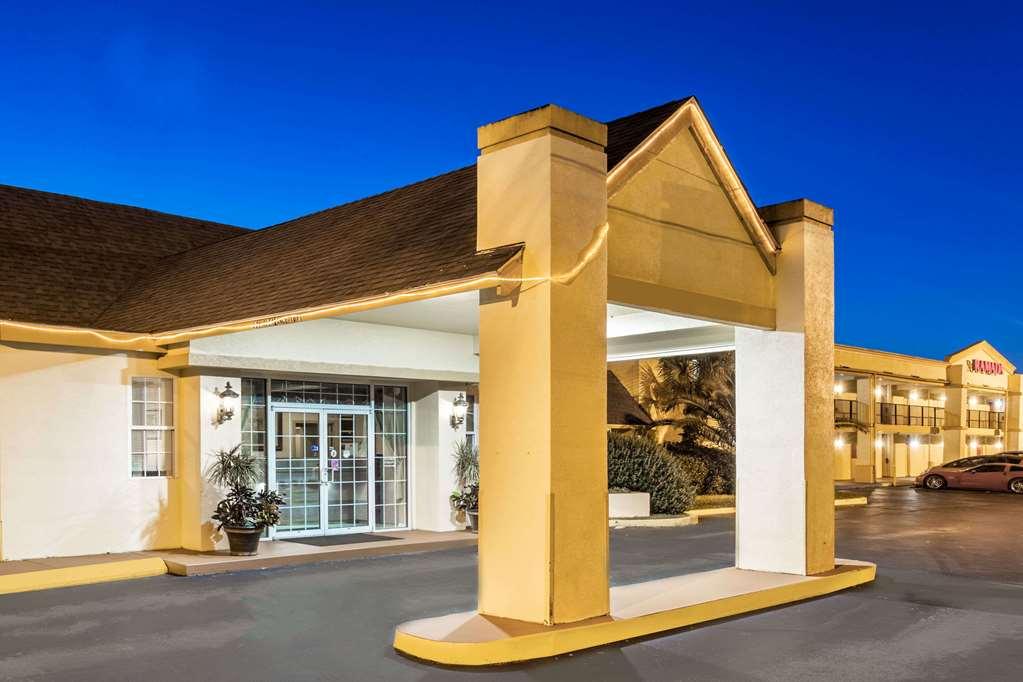 Howard Johnson By Wyndham Lake City Exteriér fotografie